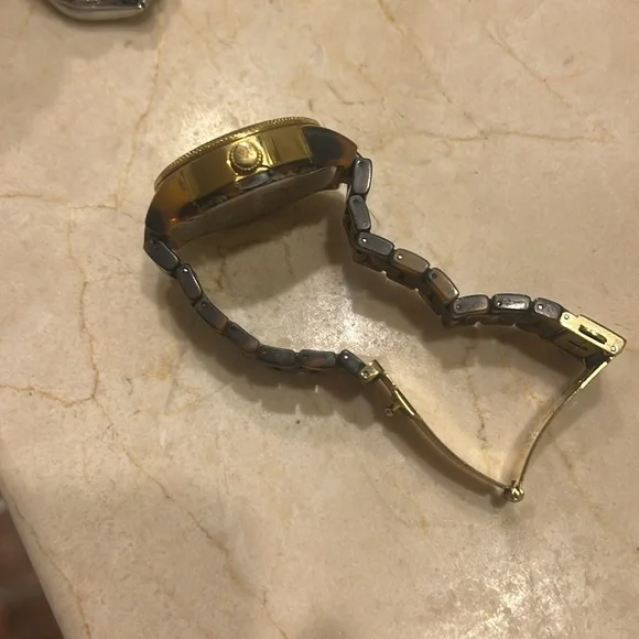 Tortoise Shell Pattern woman’s Watch - Picture 2 of 3